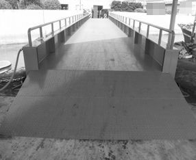 鋼製単純桁渡橋