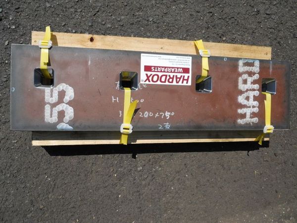 耐摩耗鋼HARDOX500  プレート（□穴加工）